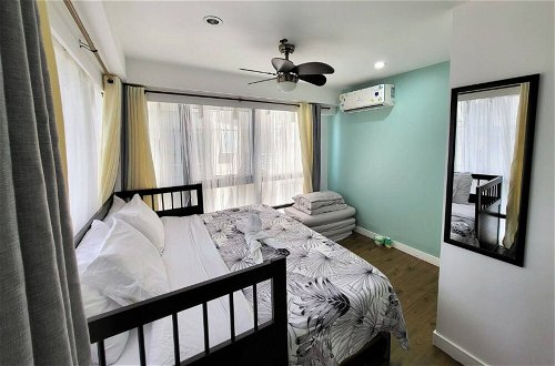 Photo 3 - Muggle Stay1.0 - 2BR in BGC 50mbps WIFI