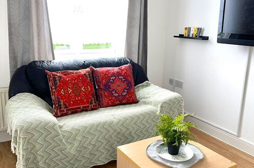 Photo 9 - Comfortable and Convenient 1-bed Apart in Romford