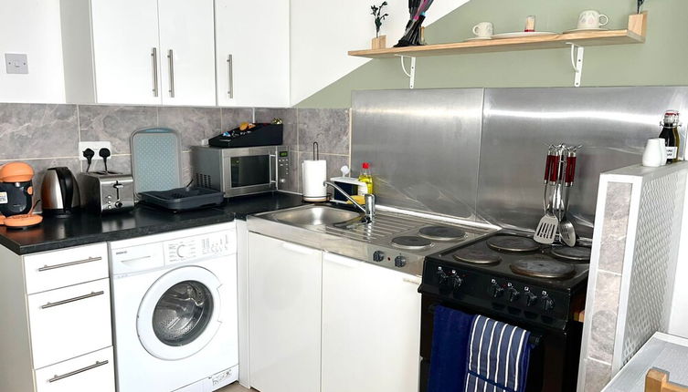 Photo 1 - Comfortable and Convenient 1-bed Apart in Romford