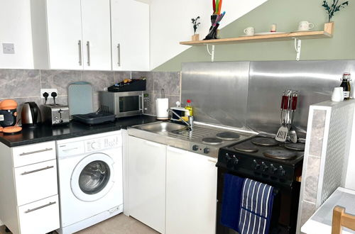 Photo 1 - Comfortable and Convenient 1-bed Apart in Romford