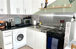 Photo 1 - Comfortable and Convenient 1-bed Apart in Romford
