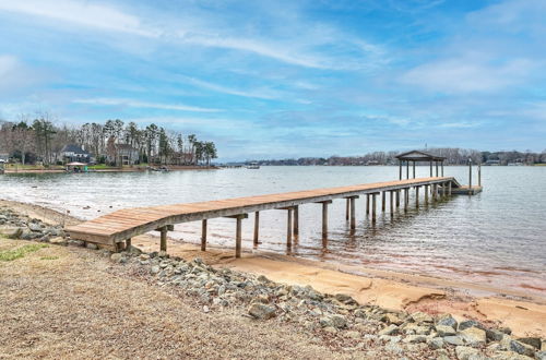 Photo 18 - Ponderosa Pointe by Avantstay Boathouse + Views