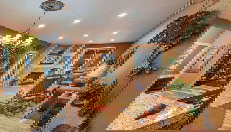 Foto 1 - Crystal Charm Amazing 3 BDR Condo Close to Beaches, Casinos, & Skiing!