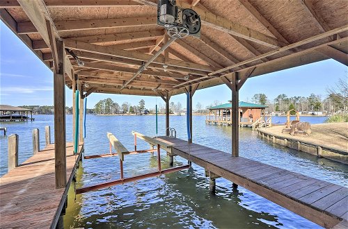 Foto 16 - Lakefront Sparta Cottage w/ Decks & Boat Dock
