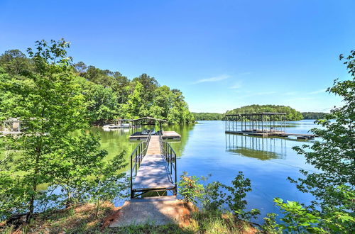 Foto 1 - Waterfront West Point Lake Cabin w/ Private Dock