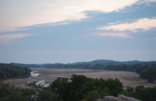 Shalimpo Safari Home - Mashatu Game Reserve - Photo 10