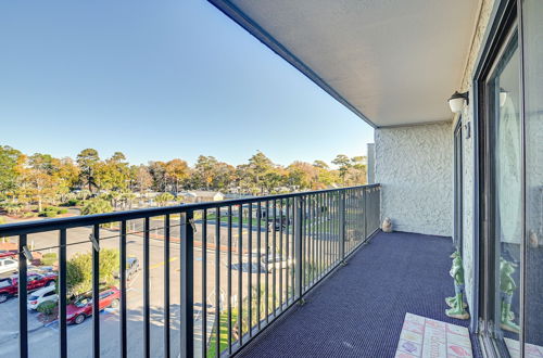 Photo 10 - Myrtle Beach Condo: Private Balcony & Pool Access