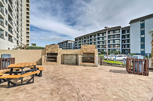 Photo 9 - Myrtle Beach Condo: Private Balcony & Pool Access