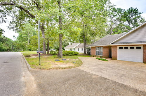 Foto 22 - Tranquil Thomasville Retreat w/ Deck + Dining Area