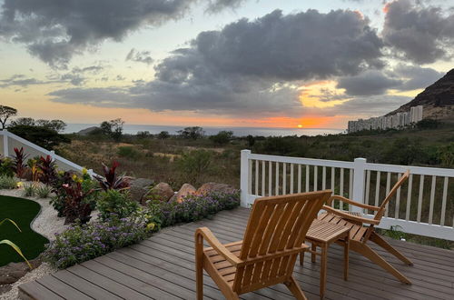 Foto 17 - Ocean Escape by Avantstay 10 Min to Makaha Beach Brand New Ocean Views