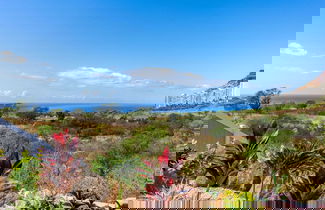 Foto 3 - Ocean Escape by Avantstay 10 Min to Makaha Beach Brand New Ocean Views