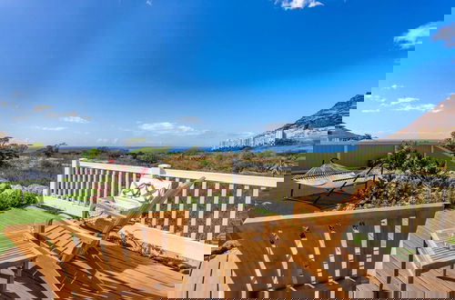 Foto 4 - Ocean Escape by Avantstay 10 Min to Makaha Beach Brand New Ocean Views