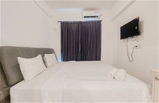 Foto 3 - Cozy Stay Studio At 22Th Floor Sky House Bsd Apartment