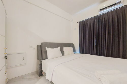 Foto 2 - Cozy Stay Studio At 22Th Floor Sky House Bsd Apartment