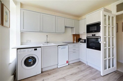 Photo 13 - The Golders Green Place - Modern and Bright 1bdr Flat