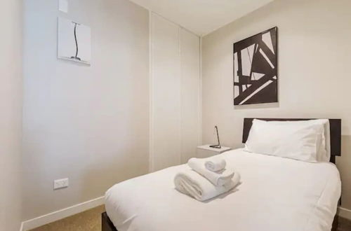 Foto 4 - Central & Modern 2-Bedroom Apartment