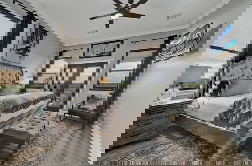 Photo 4 - The Heavy Pour