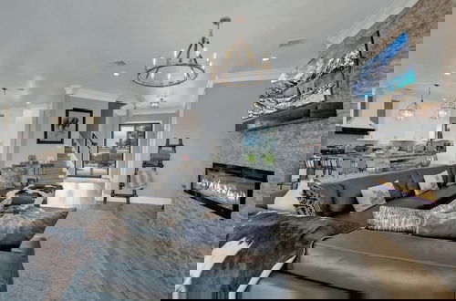 Photo 9 - The Heavy Pour