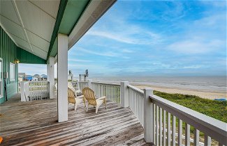 Foto 1 - Oceanfront Crystal Beach Vacation Home w/ Deck