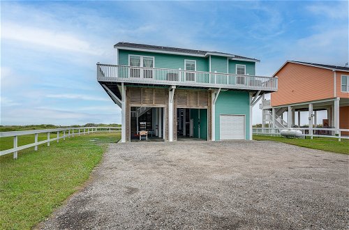 Photo 22 - Oceanfront Crystal Beach Vacation Home w/ Deck