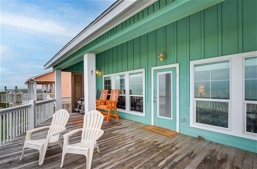 Photo 20 - Oceanfront Crystal Beach Vacation Home w/ Deck