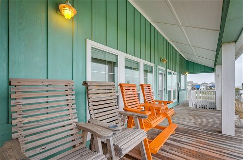 Photo 4 - Oceanfront Crystal Beach Vacation Home w/ Deck