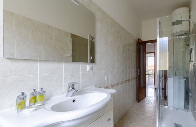 JOIVY Family Flat W/Terrace & Parking Near Beach - Photo 33