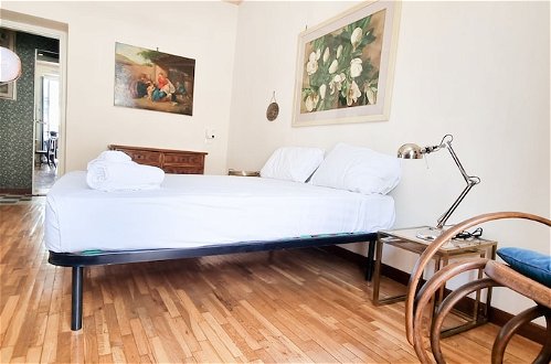 Foto 2 - Altido Vintage And Gorgeous 2-Bed Flat Near Sforzesco Castle