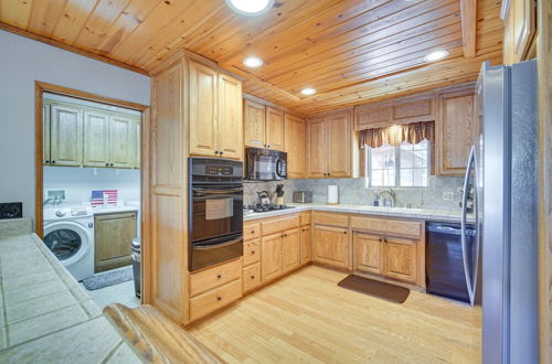 Photo 7 - Big Bear Lake Cabin Rental w/ Hot Tub & Fire Pit