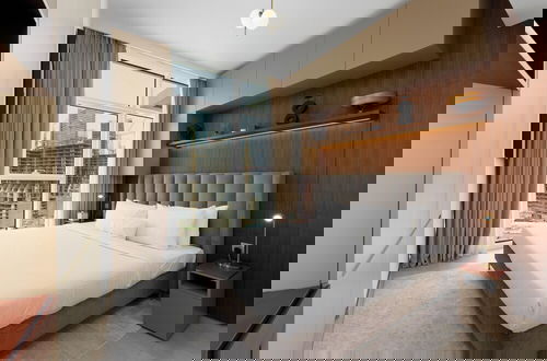 Photo 3 - Maison Privee - Tranquil Apt w/ Mesmerizing Views cls to Marina