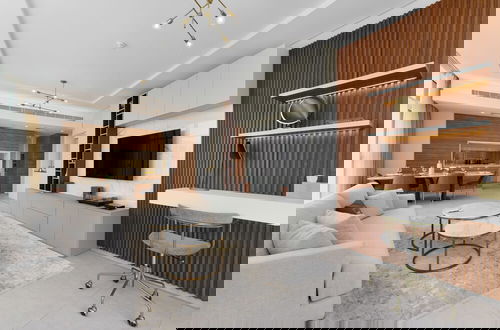 Photo 12 - Maison Privee - Tranquil Apt w/ Mesmerizing Views cls to Marina