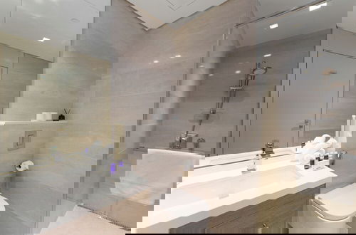 Photo 16 - Maison Privee - Tranquil Apt w/ Mesmerizing Views cls to Marina
