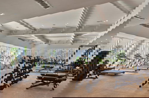 Photo 23 - Maison Privee - Tranquil Apt w/ Mesmerizing Views cls to Marina
