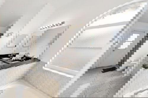 Photo 11 - Amazing 4/3 House With Private Pool, Near Disney!