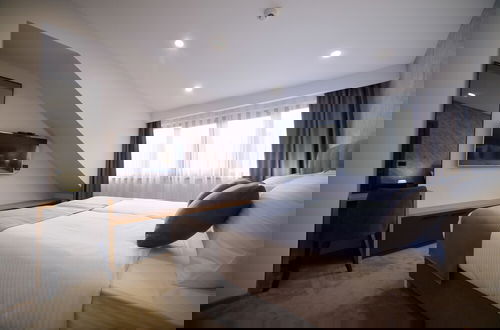 Photo 3 - Lakeside Residence