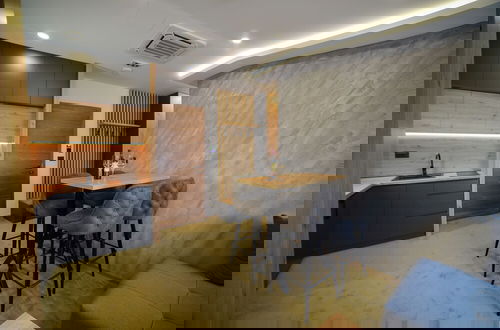 Photo 4 - Lakeside Residence