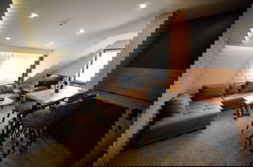 Photo 15 - Lakeside Residence