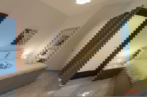 Foto 1 - Sunny Penthouse w Terrace and Open Views