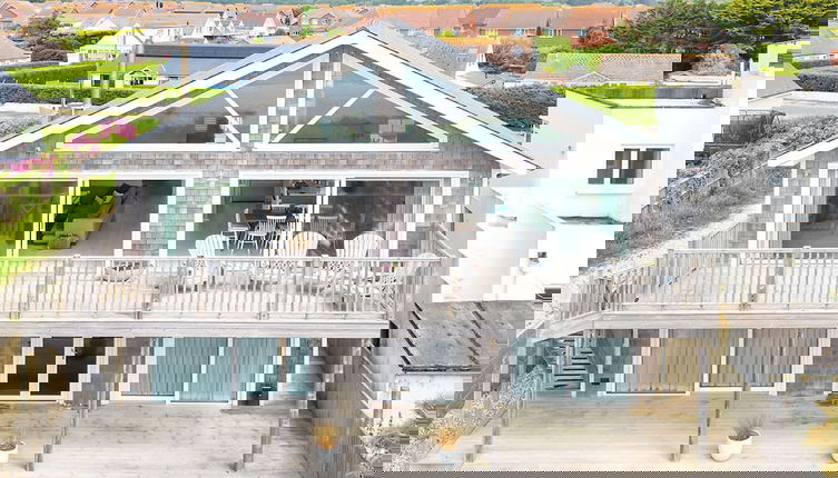 Foto 1 - Hamptons Style Lux Beach House