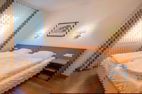 Photo 2 - Comfy Apartment With 1 Bedroom and Balcony 53