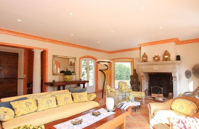 Vibrant Holiday Home With Private Pool - Foto 10