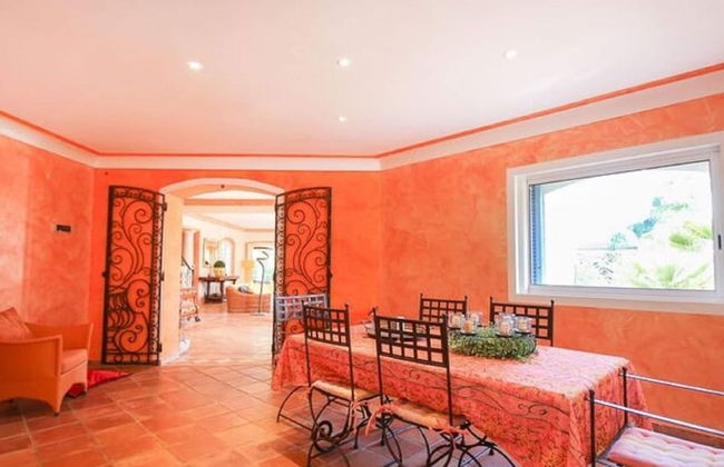 Vibrant Holiday Home With Private Pool - Foto 19