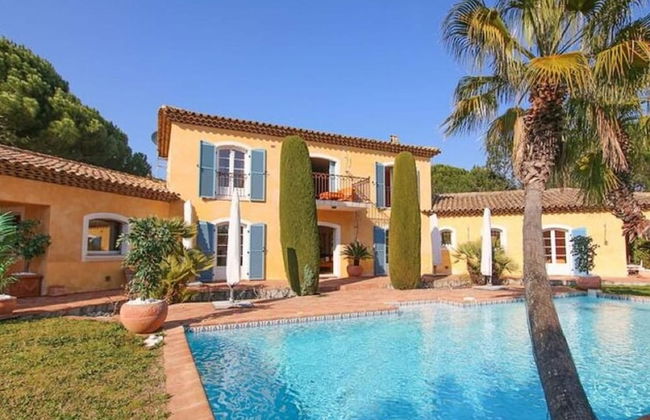 Vibrant Holiday Home With Private Pool - Foto 1