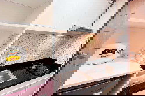 Foto 9 - Simply And Cozy Living Studio Vida View Makassar Apartment