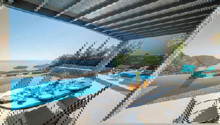 Foto 1 - Sea View 6 Bedroom Villa With a Heated Pool