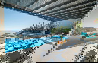 Foto 1 - Sea View 6 Bedroom Villa With a Heated Pool