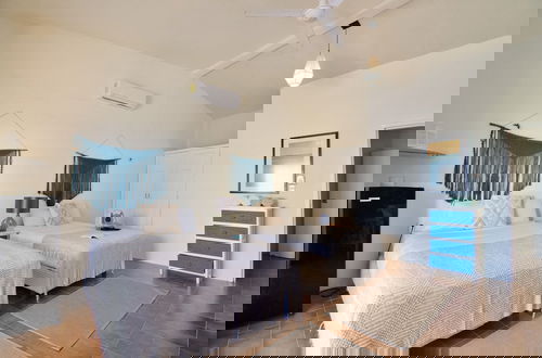 Foto 4 - Arena y Mar Beachfront House, El Cuyo by The Spot Rentals
