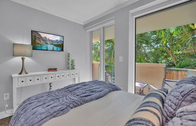 Treetop Retreat Cozy 2 Bedroom in Grove - Photo 8
