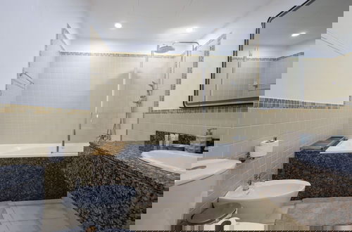 Foto 16 - Elite LUX Holiday Homes - Beachside Haven Stylish 1 BHK in JBR Dubai