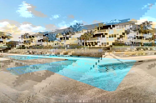 Photo 11 - 204 B Port O Call by Avantstay Beachfront Condo!